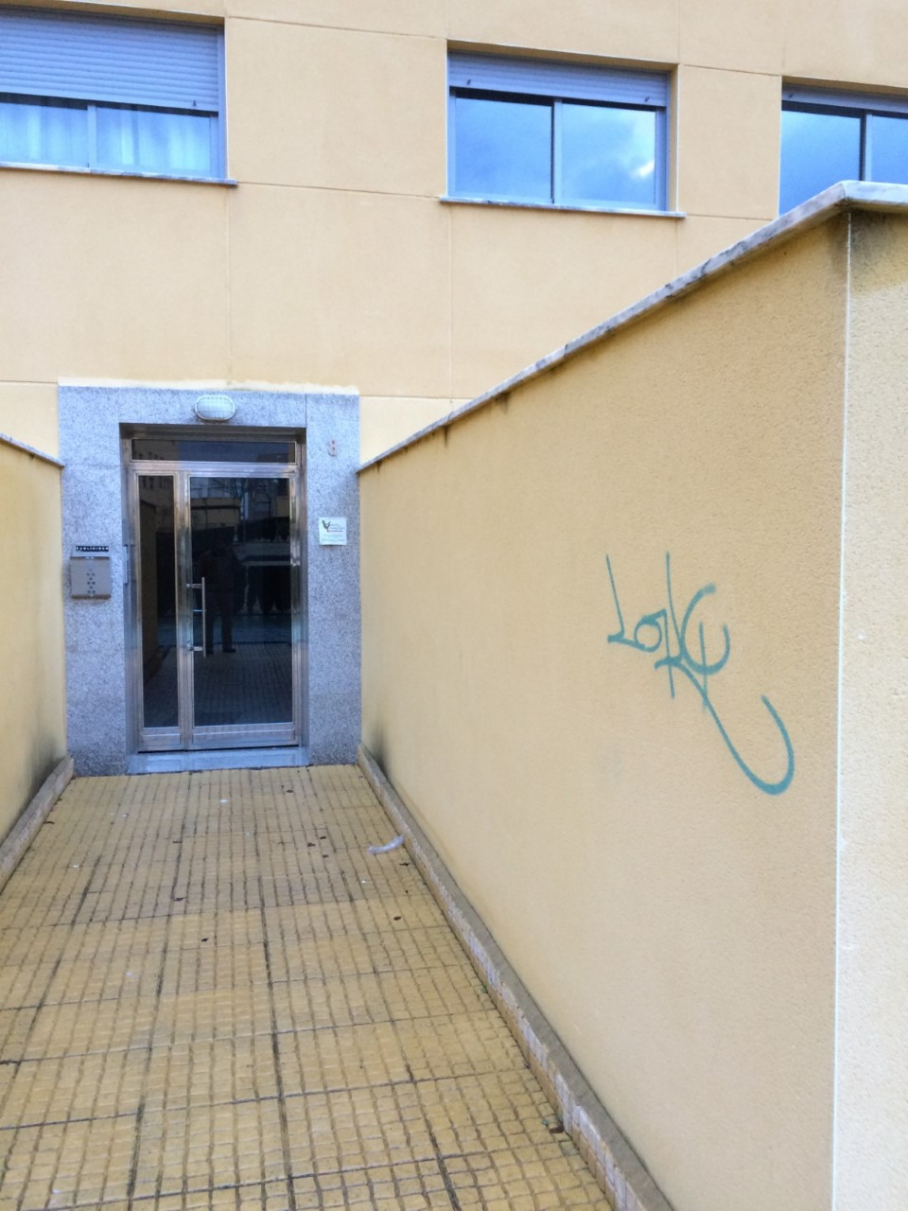 Una de las pintadas del grafitero Loky en Plasencia.