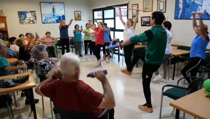 Cerca de 5.000 extremeños mayores de 55 años participan en el programa de actividad física 'El ejercicio te cuida'