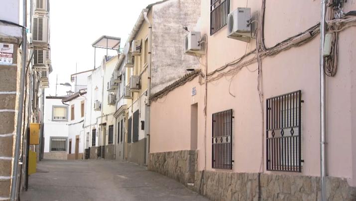 Valdecañas de Tajo está sin suministro eléctrico por un incendio que ha afectado al tendido eléctrico