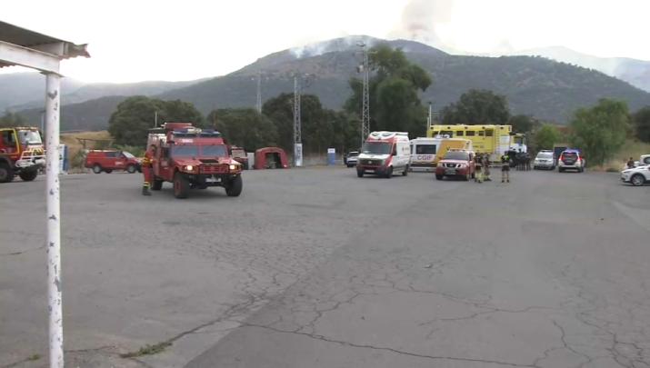 El incendio de Jarilla vira hacia Cabezabellosa, donde hay vecinos atrapados que no quisieron evacuar