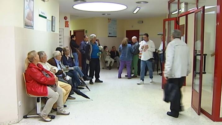 Extremeños esperando en un centro de salud