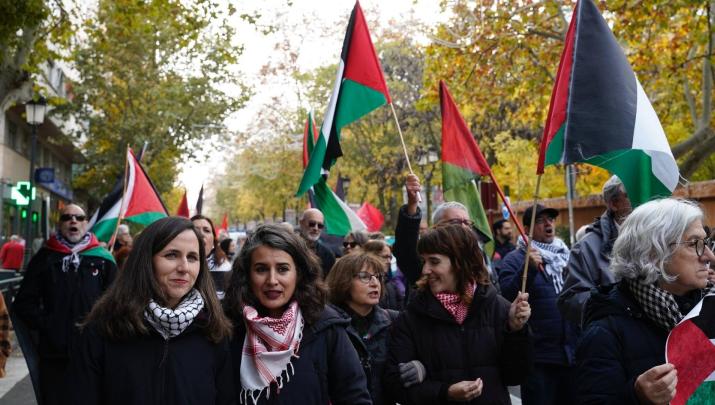 Irene de Miguel e Ione Belarra participan en la manifestación “Por el embargo de armas integral y ruptura total de relaciones con Israel. Stop genocidio”, convocada en Cáceres por la plataforma Extremadura por Palestina
