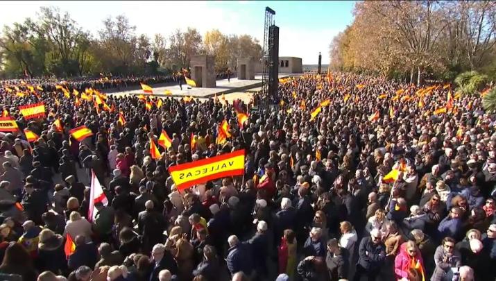 Miles de españoles se reúnen en la concentración junto al Templo de Debod, en Madrid
