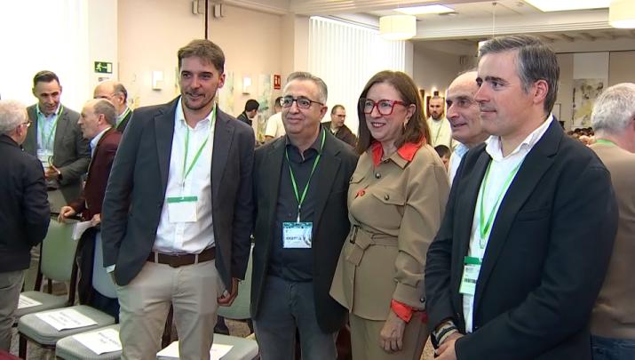 Óscar Llanos, nuevo secretario general de UPA-UCE en la región junto a su antecesor, Ignacio Huertas