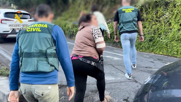 La Guardia Civil se lleva a varios detenidos dentro del marco de la operación