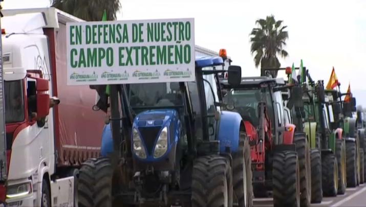 Tractorada en Extremadura, en protesta por el acuerdo con Mercosur y la nueva PAC