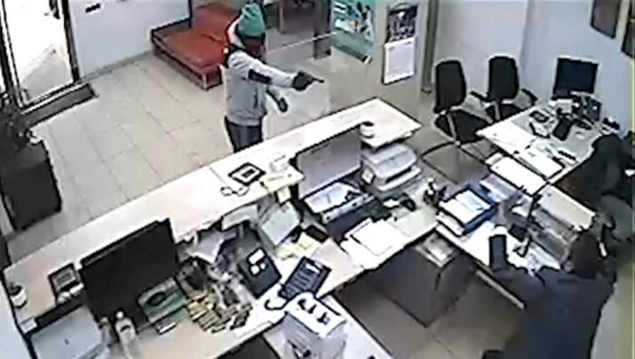 Imagen del atraco a punta de pistola