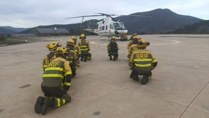 Efectivos de la Brigada de Refuerzo en Incendios Forestales en Pinofranqueado se preparan para actuar en el incendio