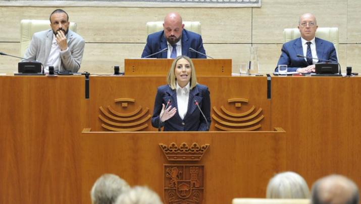 María Guardiola, candidata popular a la presidencia de la Junta de Extremadura, en la Asamblea