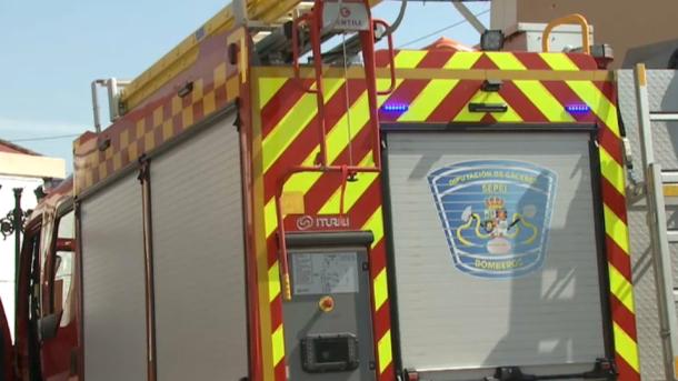 Bomberos de Trujillo sofocan un incendio registrado en una vivienda en Madroñera sin daños personales