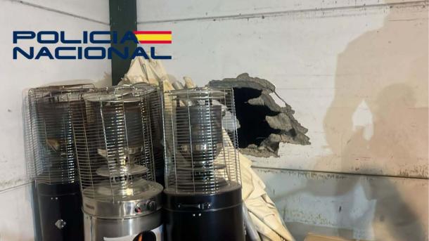 Detenido tras ser sorprendido cuando realizaba un butrón en una nave del polígono industrial de Mérida