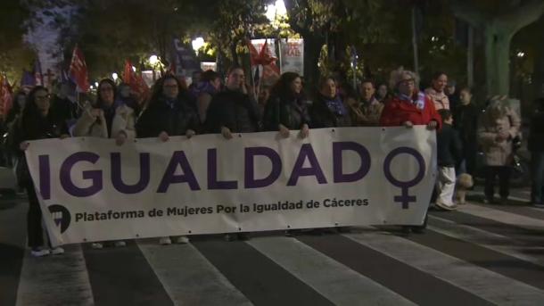 Manifestación en Cáceres por el 25N