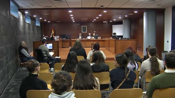 Juicio a una pareja acuada de prostituir a mujeres en Cáceres