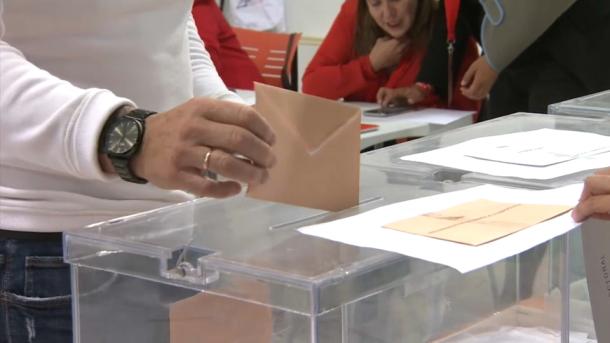 Extremeños votando en las elecciones autonómicas del año 2023