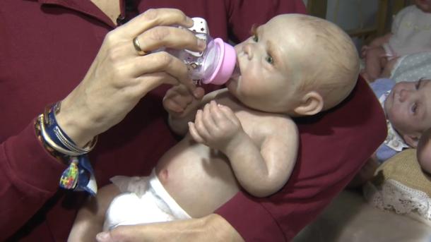 Bebé reborn 'nacido' en un taller de Zafra
