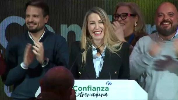 María Guardiola, durante la noche electoral