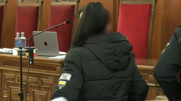 Juicio a una mujer acusada de matar a su pareja 