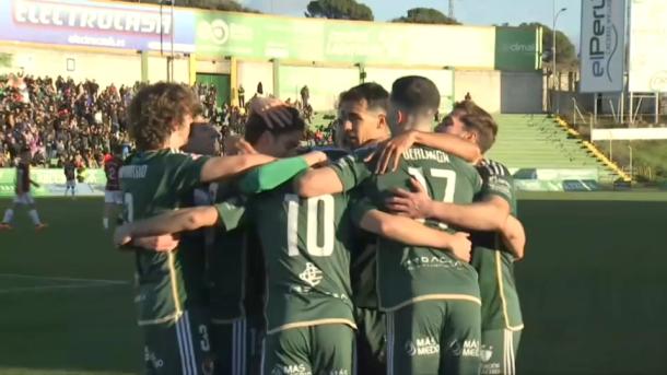 Los jugadores del Cacereño celebran uno de los goles logrados frente al Arenas de Getxo en el Príncipe Felipe