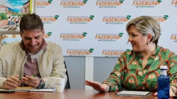 El secretario general de UPA-UCE Extremadura, Óscar Llanos, y la candidata a la Secretaria General del PSOE de Extremadura, Soraya Vega