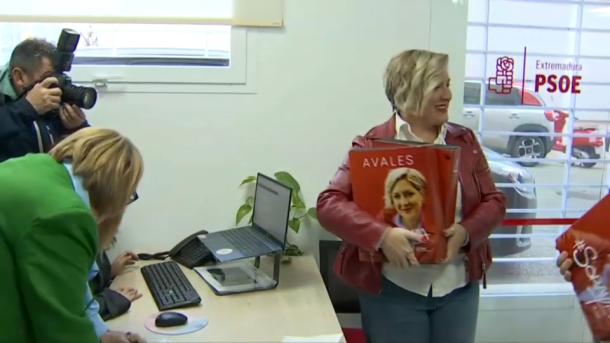 Soraya Vega presenta los avales para convertirse en candidata a liderar el PSOE de Extremadura