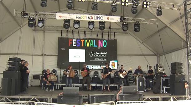 Escenario para las actuaciones musicales del Festivalino de Pescueza