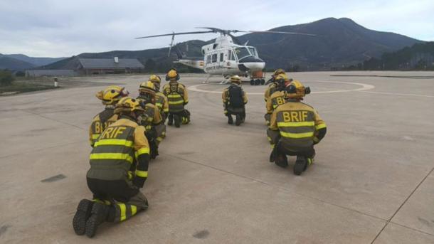 Efectivos de la Brigada de Refuerzo en Incendios Forestales en Pinofranqueado se preparan para actuar en el incendio