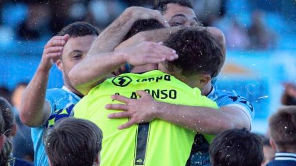 El Coria celebra la victoria lograda en los últimos minutos del partido