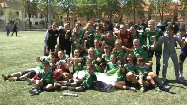 El Sport Extremadura celebra la victoria y el ascenso logrado a Primera Federación