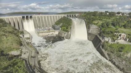 Espectaculares imágenes del embalse de Alcántara a vista de dron