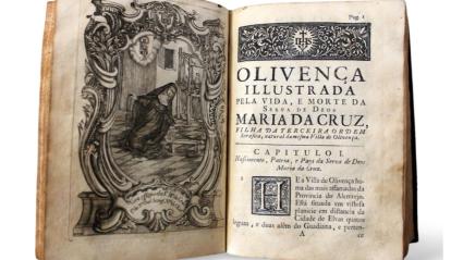 Un libro sobre la vida de María da Cruz publicado en 1747, expuesto en el Etnográfico de Olivenza