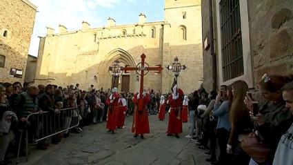 El Cristo de la Victoria y La Virgen del Buen Fin protagonizan la jornada del Sábado Santo en Cáceres