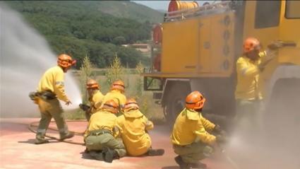 Un millar de bomberos y doce medios aéreos, listos para combatir el fuego en la región