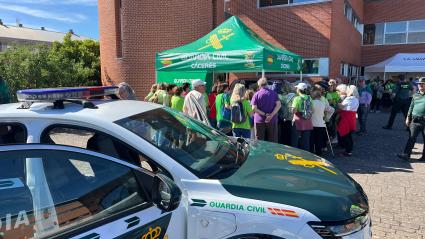 Más de 300 personas asisten a la exhibición de la Guardia Civil de Cáceres dirigida a personas mayores