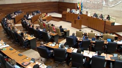 María Guardiola durante su intervención en la sesión del viernes del Debate sobre el Estado de la Región