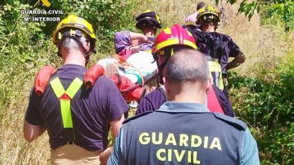 Rescate de la Guardia Civil a una senderista en Navaconcejo