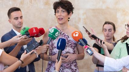 Elma Saiz afea la "insumisión" de las CCAA del PP ante la acogida de menores migrantes y les pide que "cumplan la ley"