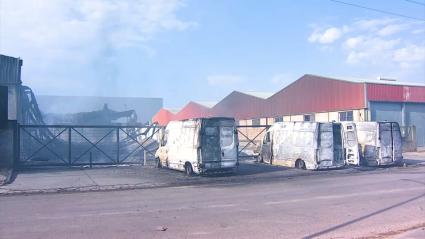 Dos semanas después el fuego en dos naves de Mérida aún no ha sido completamente extinguido