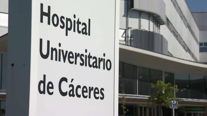 Herido un hombre de 64 años en una colisión entre un coche y una moto en Cáceres