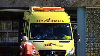 Un hombre de 58 años, en estado crítico tras colisionar contra una farola en Plasencia