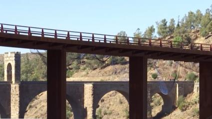 El nuevo puente de Alcántara supera las pruebas de carga