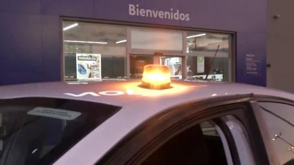 Coche con baliza instalada