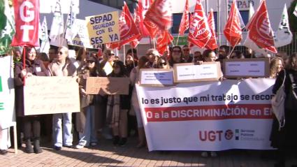 Protestas a las puertas del SEPAD por la situación laboral del personal de enfermería