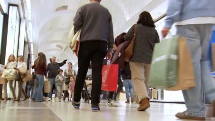Extremeños comprando durante el fin de semana