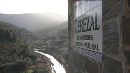 Cartel de Cerezal, donde la Guardia Civil busca a un hombre desaparecido