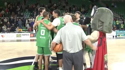 El Cáceres Patrimonio celebra la victoria conseguida ante el Jaén