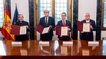 El presidente de la Conferencia Episcopal Española (CEE), Luis Argüello; el Defensor del Pueblo, Ángel Gabilondo; el ministro de la Presidencia, Justicia y Relaciones con las Cortes, Félix Bolaños, y el presidente de la Conferencia Española de Religiosos (CONFER), Jesús Díaz Sariego