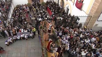 Salida de la Hermandad de la Salud, en Cáceres