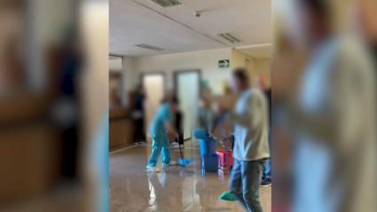 La rotura de unas tuberías provoca inundaciones en algunas plantas del Hospital Universitario de Badajoz