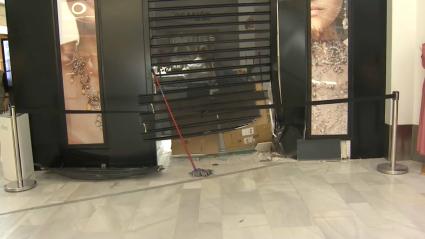 Tienda de Aresso Joyerías en el Centro Comercial El Faro, Badajoz, tras el alunizaje
