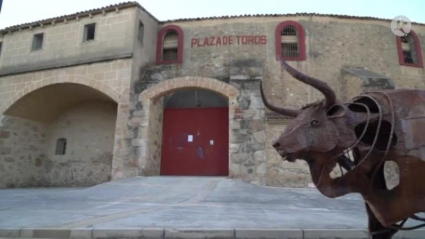 Fachada de la Plaza de toros de Plasencia